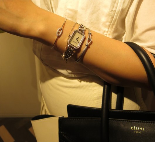 Barely out a few weeks and she was already sporting the latest luxury watch from Chanel. Combined with Céline bag, Stella dress and some diamond Fred trinkets... This is the Chinese Luxury Consumer. Note the J.Crew necklace to balance elegantly the bling. 